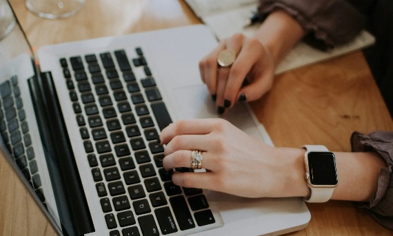 Jak sprawdzić stan i pojemność baterii w laptopie?